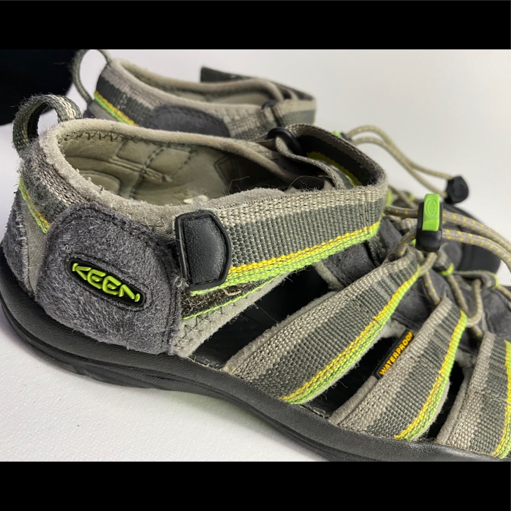 KEEN Newport H2 Waterproof Hiking Sandal Men’s Size US 5 Green,Black Grey - Picture 5 of 9